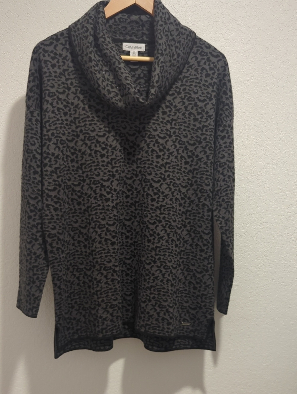 Calvin Klein Women's Large Black and Gray Leopard Cowl Neck Sweater